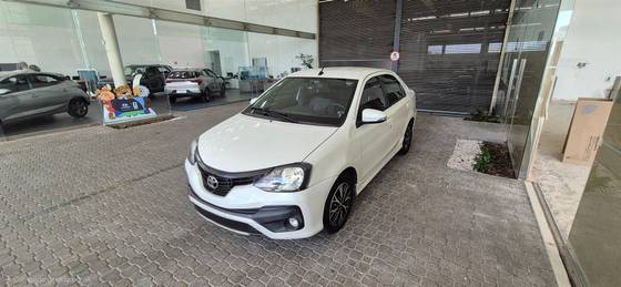 TOYOTA ETIOS 1.5 PLATINUM SEDAN 16V FLEX 4P AUTOMÁTICO TOYOTA ETIOS 1.5 PLATINUM SEDAN 16V FLEX 4P AUTOMÁTICO